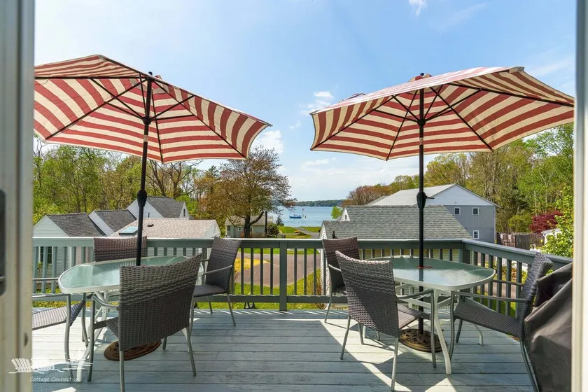Unwind by the Bay: Pet-Friendly and Linekin Bay Views! - Image 1