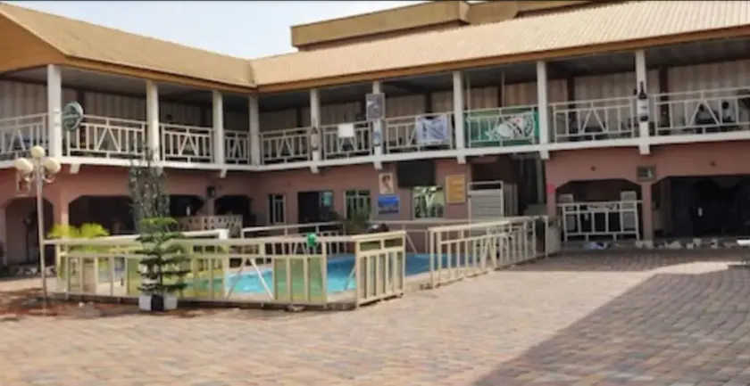 Keviz Hotel - Image 1