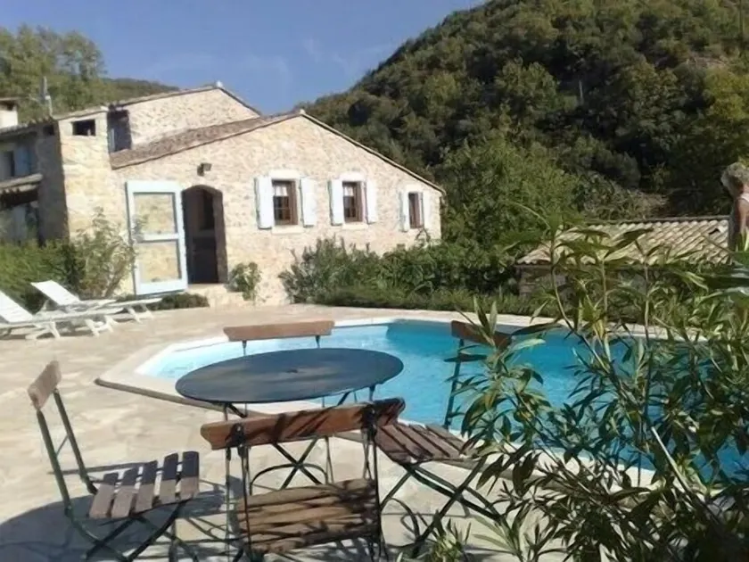 Maison en pierre avec piscine privée, au calme, idéal en famille pour visiter. - Image 1