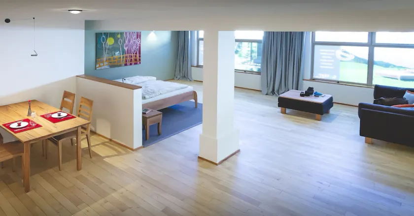 Modern apartment with large living room/bedroom, 70 m² - Image 1