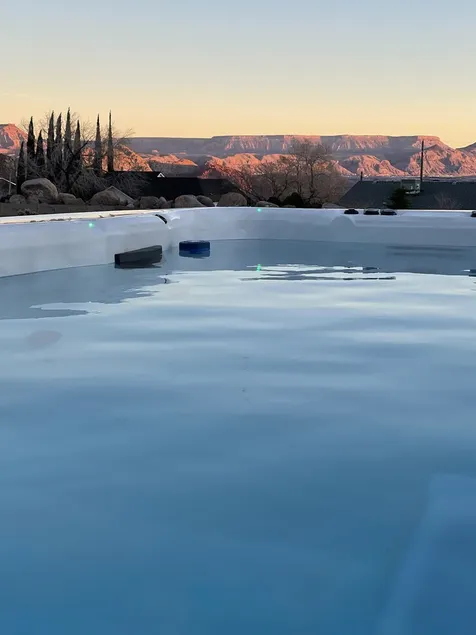 Charming Orchard Getaway Near Zion. Breakfast Included, Pickleball and Hot tub - Image 1