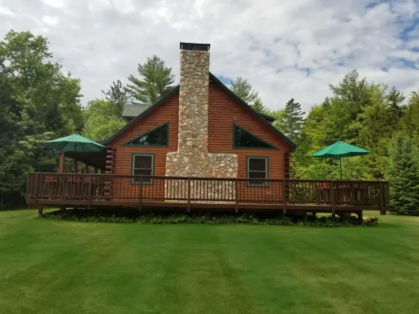Perfect Pemi Riverfront Log Cabin, Great for Families, Sleeps 10.  - Image 1