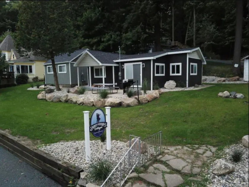 Gretel of The Shiny Pebble Cottages - Image 1