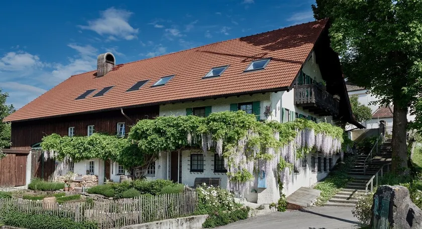 Feel-good atmosphere in beautiful Holzhausen - Image 1