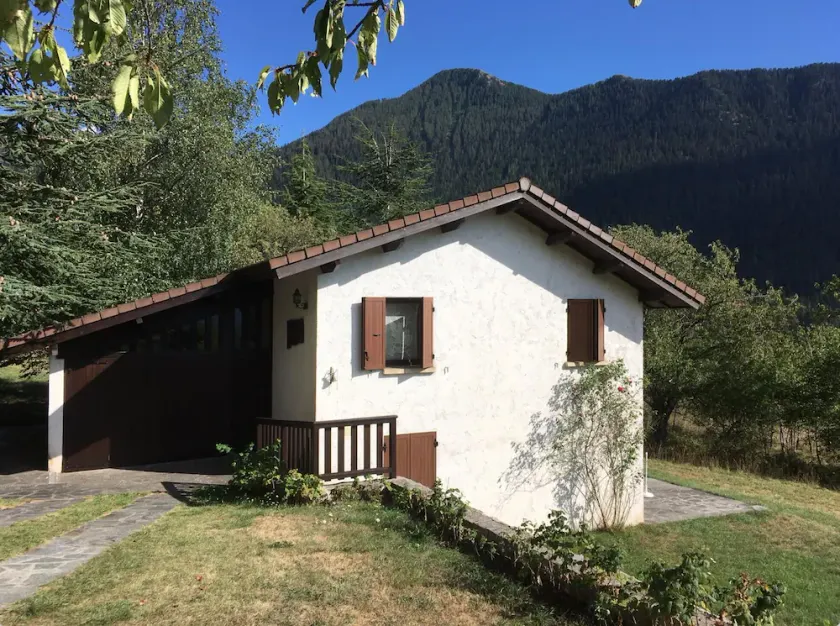 Chalet on the edge of the Mercantour Park in Saint-Dalmas de Valdeblore. - Image 1