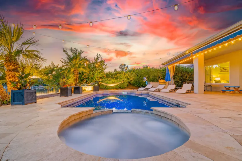 Lakefront!FREE Heated Salt water Pool, Spa! Boat! Kayak! Arcades!EV charger.  - Image 1
