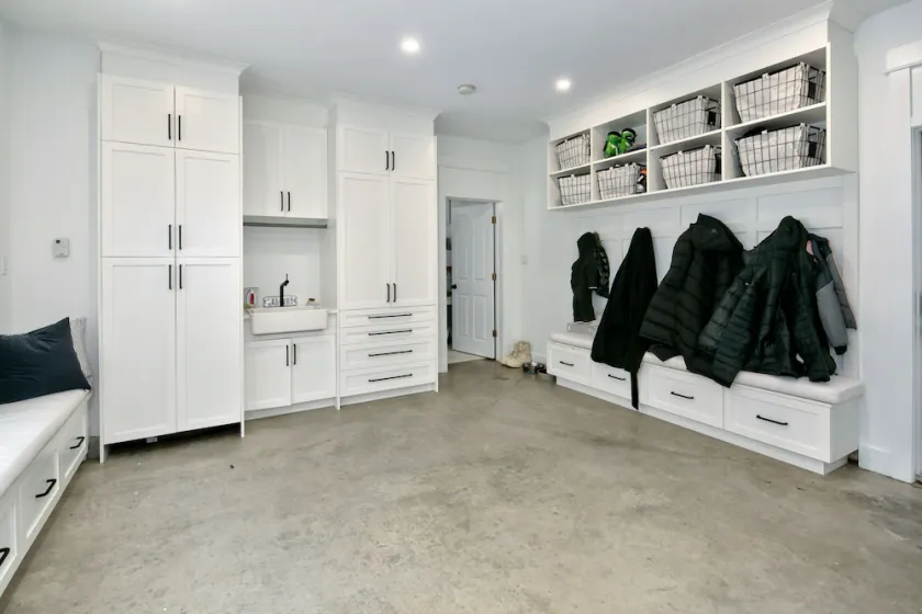 Modern Luxury Farmhouse - Seasonal / Monthly rental only - Image 1