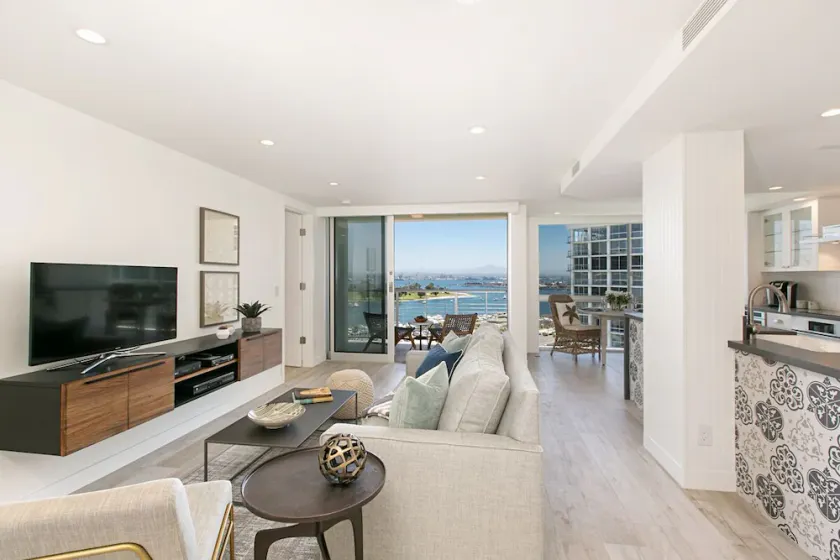 La Sierra Tower Newly remodeled 4 ppl - Image 1