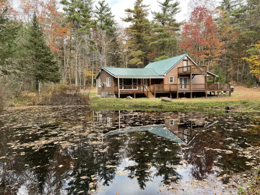 Roudy’s Retreat: Secluded Mountain Cabin with Hot Tub and Private Pond - Image 1