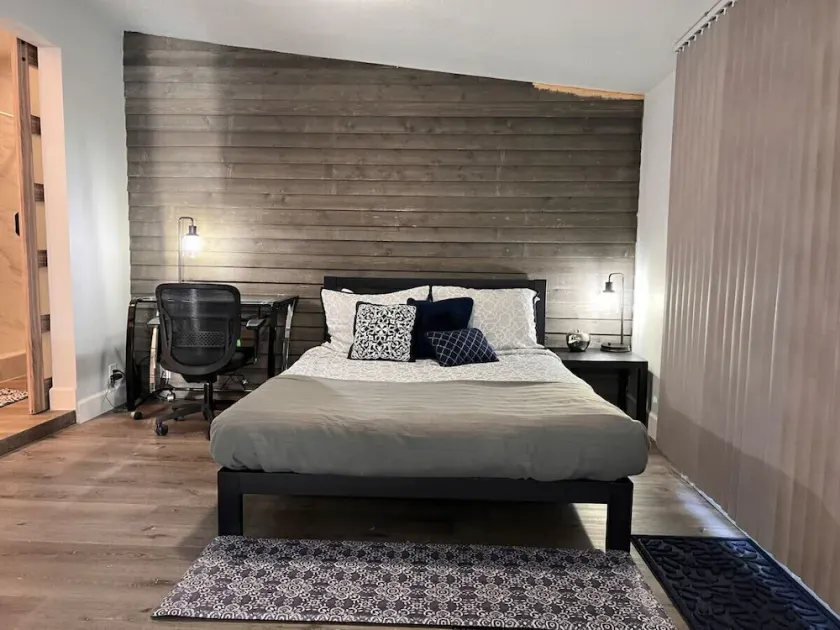 Rustic Retreat Cottage - Image 1