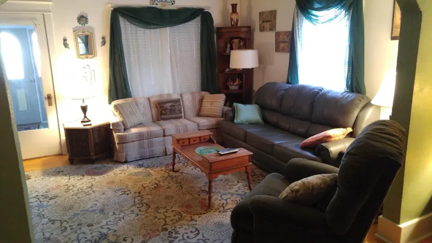 Budget Home.  30 Minutes from the Wisconsin Dells. - Image 1