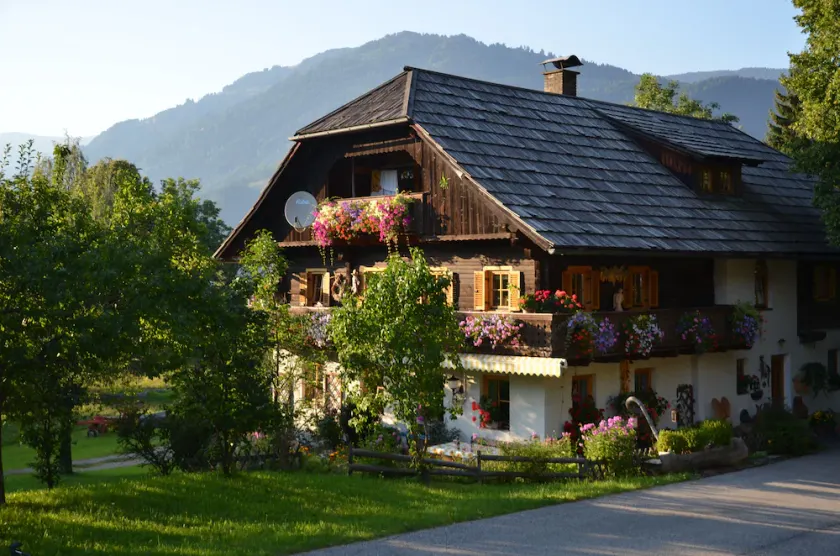 Vacation apartment in peaceful farm with garden - Image 1