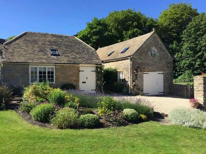 Small converted barn in peaceful village setting. - Image 1