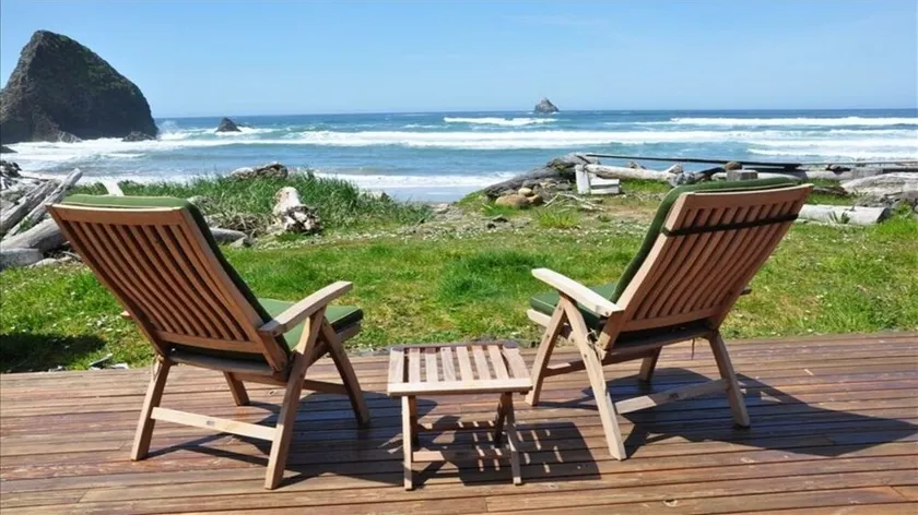 Stunning Ocean-front property, 5 Bedrooms + Den, 3 full Baths, Sleeps 14. - Image 1