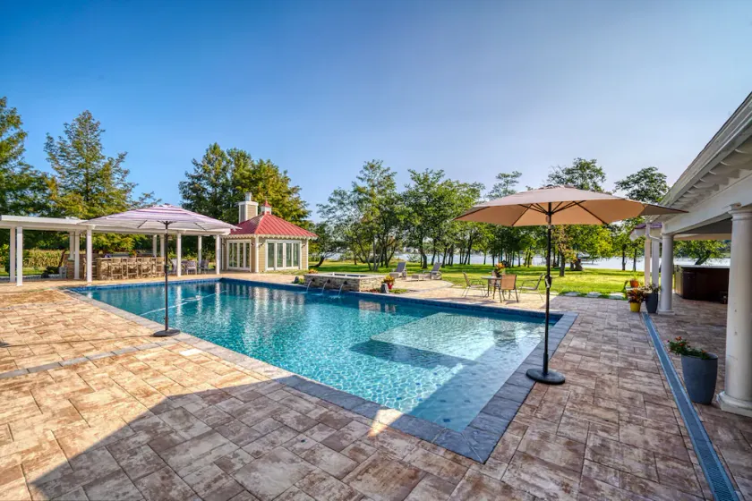 Private Waterfront Retreat - Image 1