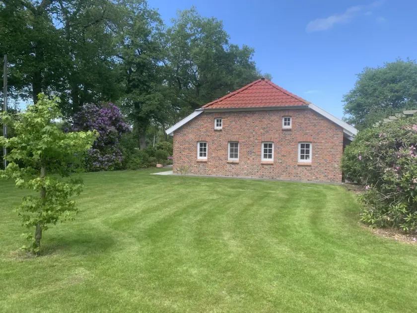 Modernisé ferme près de Oldenburg avec un beau jardin à la campagne - Image 1