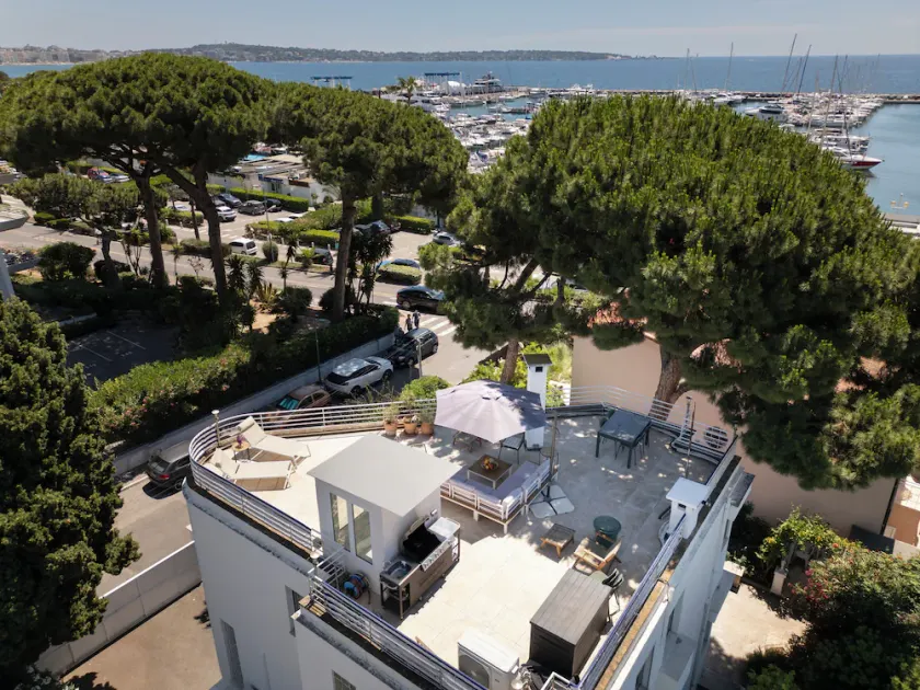 Villa in front of old port Golfe-Juan. Sea view, walk to beach, restaurants. AC! - Image 1