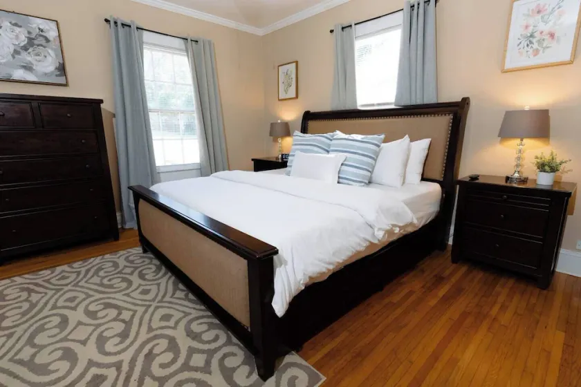Cheerful Pet-Friendly 2BR Cottage | Near Capitol - Image 1