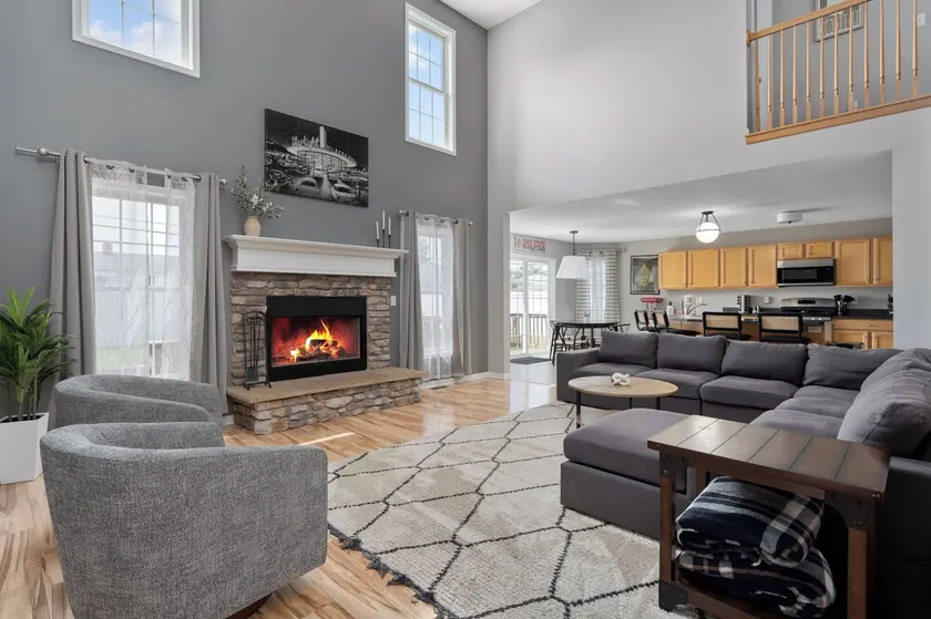 Relaxing Escape: HotTub, Gameroom, Large Living Room, EV, BBQ, Yard; Pets OK - Image 1