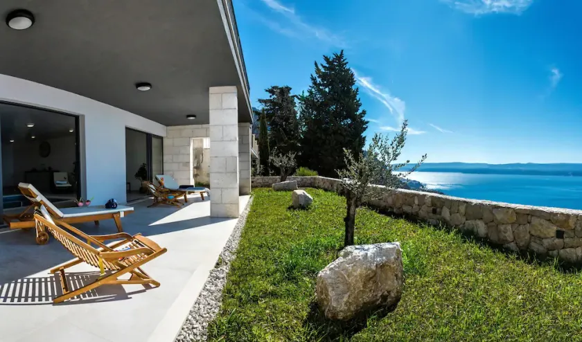 Luxusvilla Diorama mit Pool - Image 1