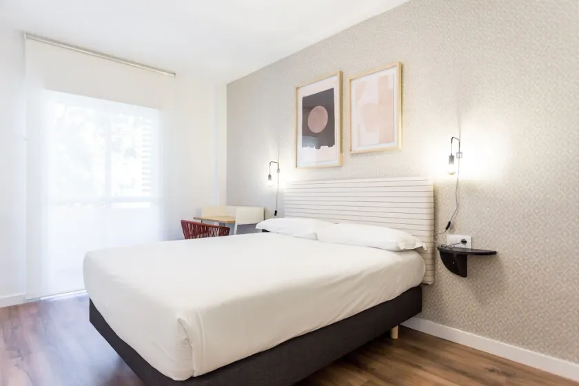 Apartamento de Diseño con Parking Gratis - Image 1