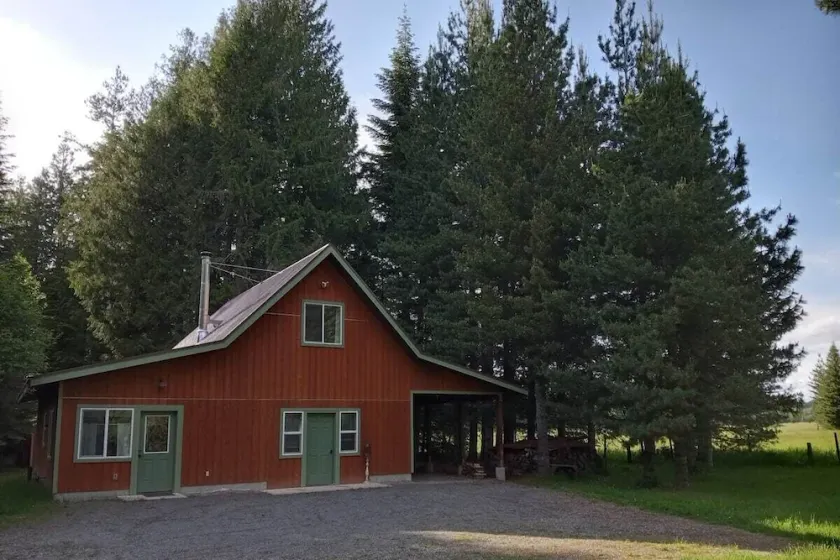 Little house in the woods, close to the lake,town and mountain. - Image 1