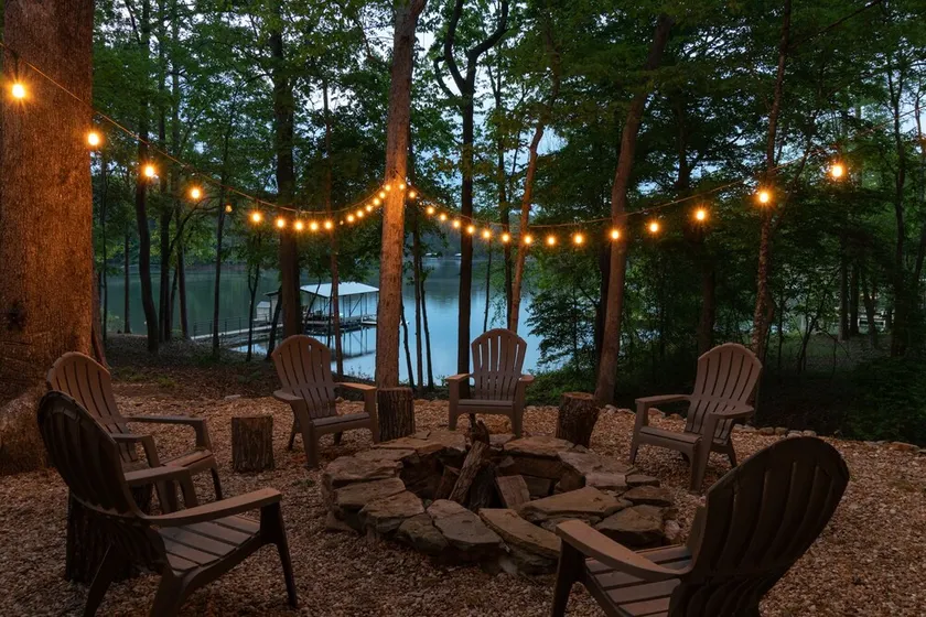 Young@Hart is a Lakefront home w/ Covered Dock, Game Room, 4 Kayaks & Hot Tub!! - Image 1