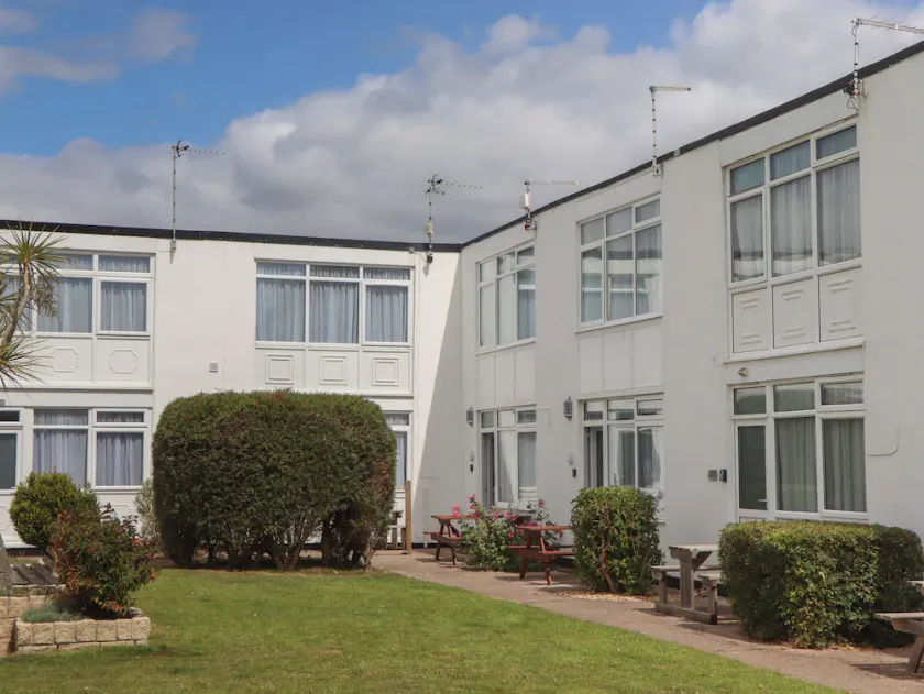 TURTLE CHALET, pet friendly in Dawlish Warren - Image 1