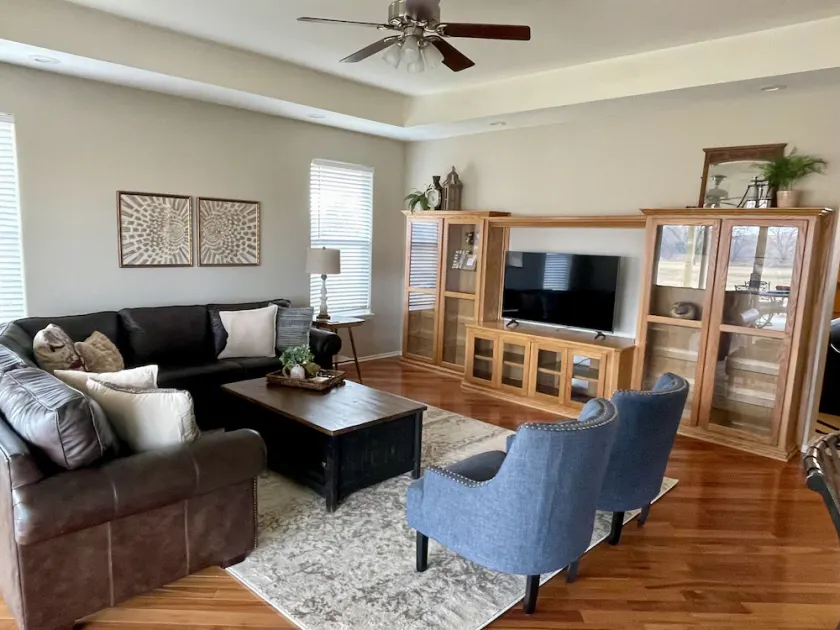 Big Red’s Retreat at Lake Murray-Country Living- <br>Winstar Casino/Concerts/Golf - Image 1
