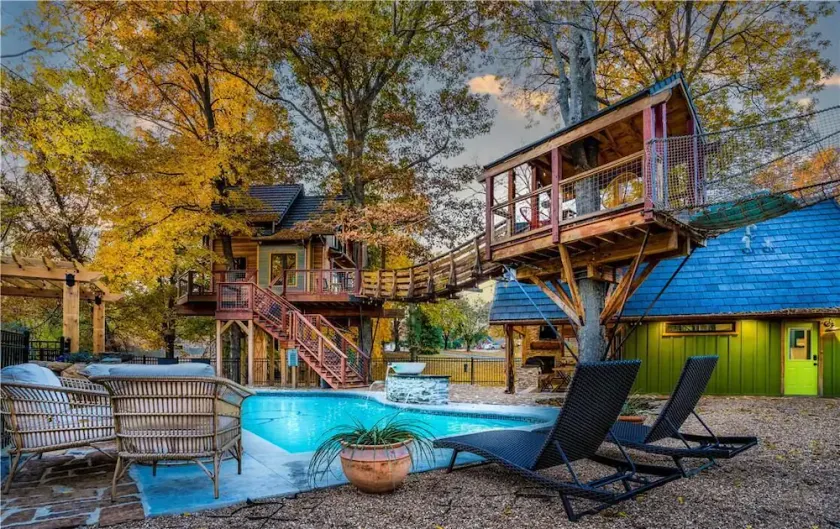 Tree House Oasis, conveniently located in the heart of Bentonville - Image 1