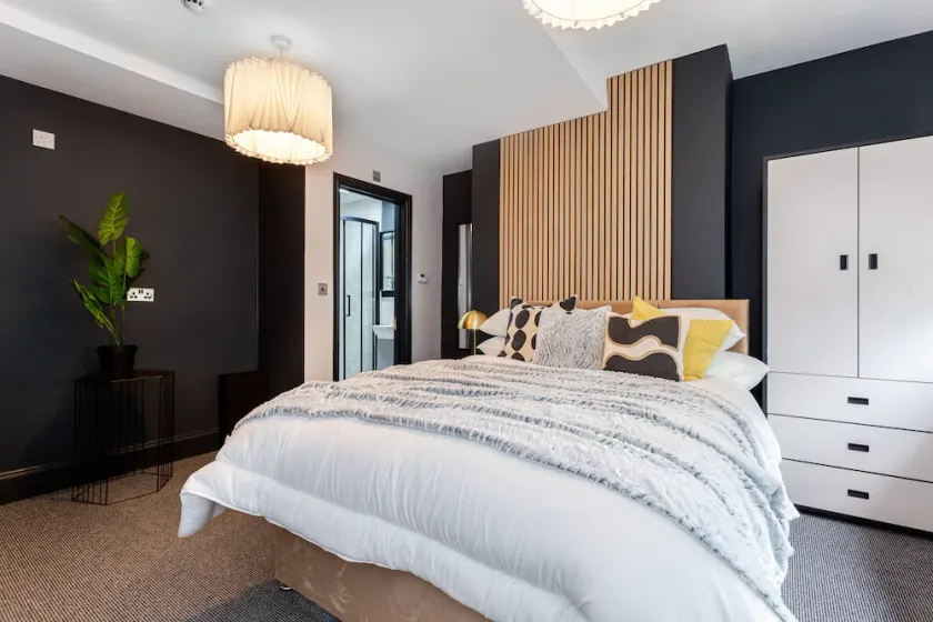 Ashton Getaway Sleeps 14 Free Parking - Image 1