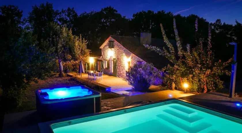 Gîte de la Truffière, heated swimming pool and jacuzzi - Image 1