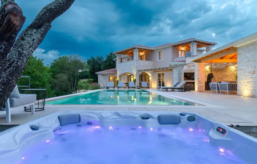 Impresionante casa en Visnjan con sauna - Image 1