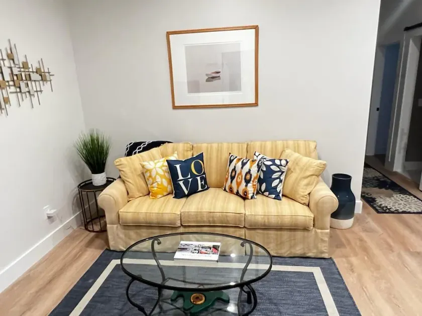 Lovely two bedroom apartment with indoor fireplace - Image 1