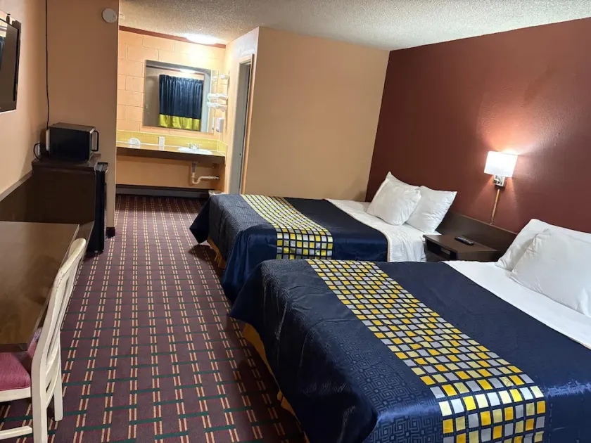 Sage & Sand Motel - Image 1