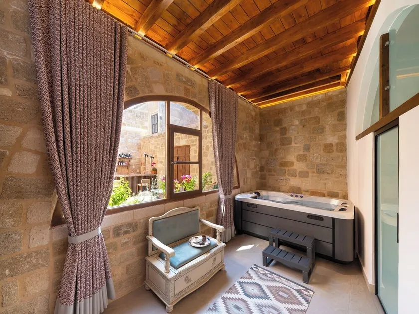 Jivaeri Luxury Suites - Image 1