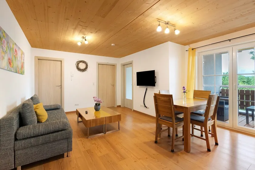 Apartment 'Ferienwohnung Mauchach' with Shared Garden, Balcony and Wi-Fi - Image 1