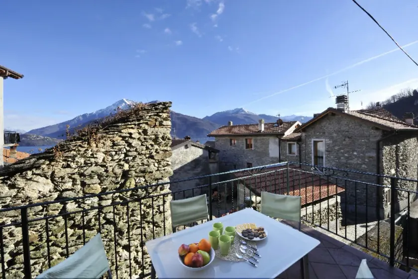 Ferienwohnung mit 2 Betten, umwerfendem Blick auf den See, Balkon und Erdgeschoss-Terrasse - Image 1