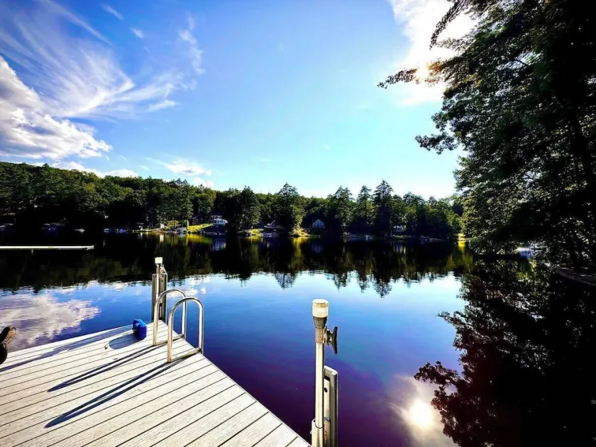 Beautiful Lake House on Belleau 100 ft of Waterfront! Kayaks, Jacuzzi 3100 sqft! - Image 1