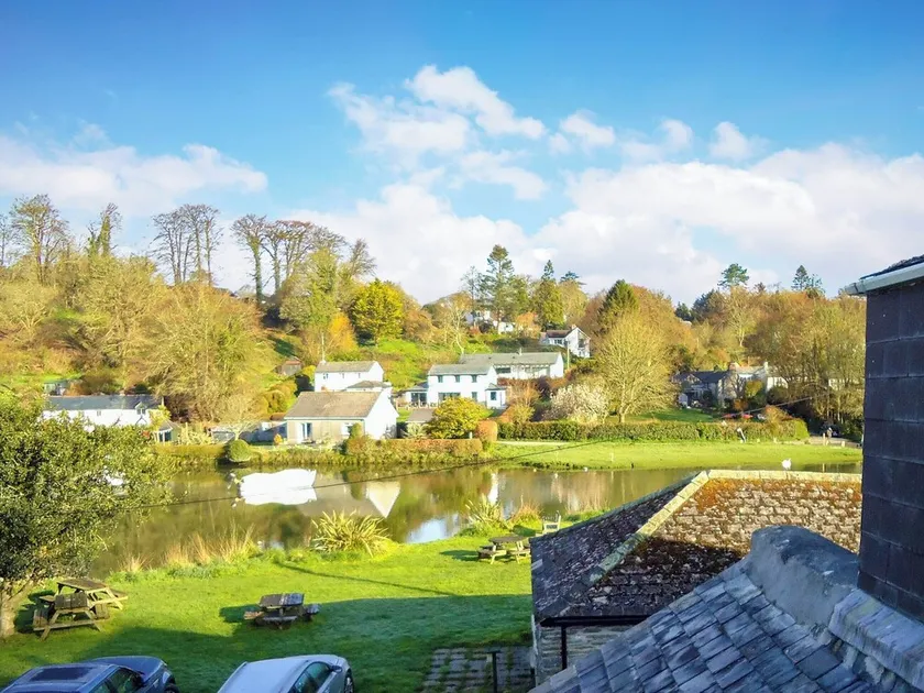 A characterful holiday home with an attractive open plan layout. - Image 1