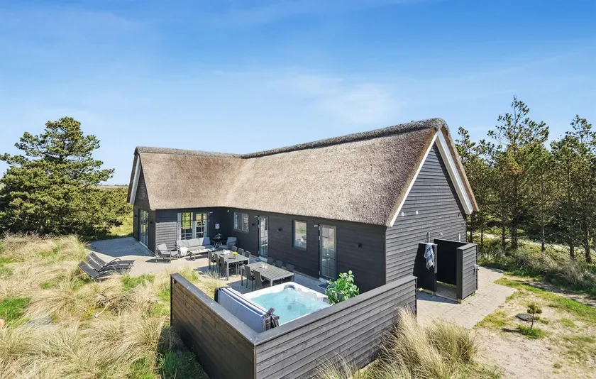 Amazing home in Henne with kitchen - Image 1