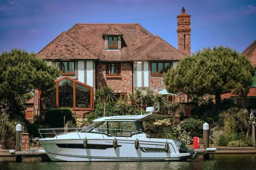 Stunning waterside six-bed house with water views, gardens and private jetty - Image 1
