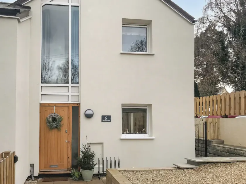 3 bedroom accommodation in Whitchurch - Image 1