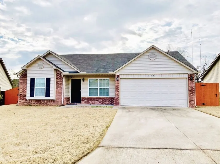 Cozy Broken Arrow Home -- Special Pricing for 30+ day stays! - Image 1