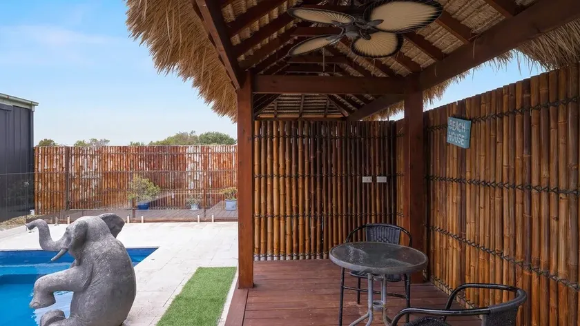 Andrea and Nigel's Beach House - Image 1
