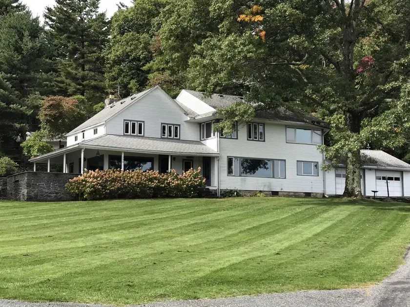 Classic Catskills Estate på privat Mountain, med Tilgængelig Guest House - Image 1