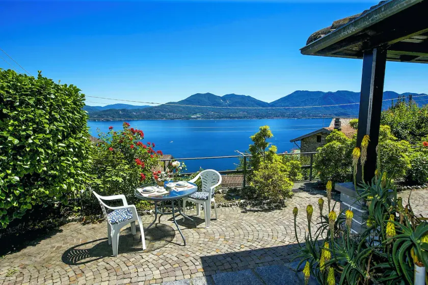 Appartement de 2 pièces meublé avec goût avec terrasse et Kiwi Pergola - Image 1