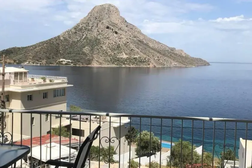 2 Bed - Sleeps 4 - Free Parking - Sea & Mtn View - Image 1