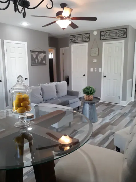 Lovely 2 BEDROOM Historic loft close to Gatlinburg, Seiverville & Pigeon Forge - Image 1