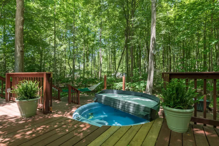 In the Trees- Relaxing getaway with hot tub! 400ft to private Lake Access! - Image 1